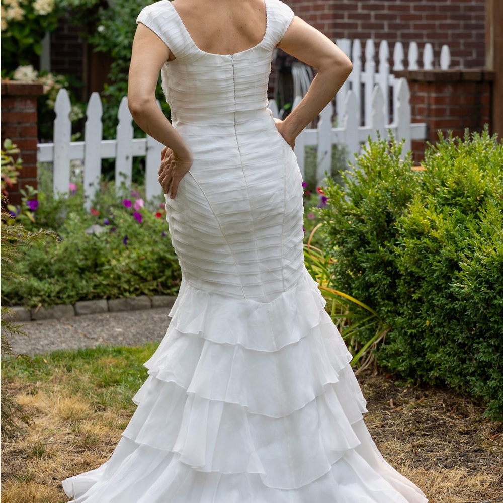 Flattering wedding gown by Theia - Picture 2 of 11